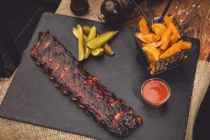 Coaste de porc cu sos BBQ/HOT BBQ